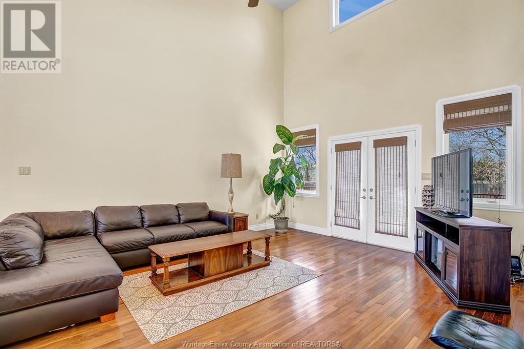 425 COUNTRY CLUB DRIVE Image 13