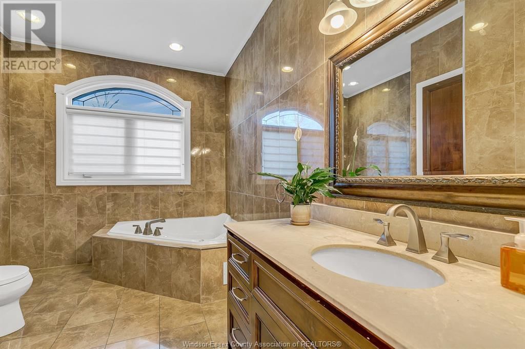 425 COUNTRY CLUB DRIVE Image 16