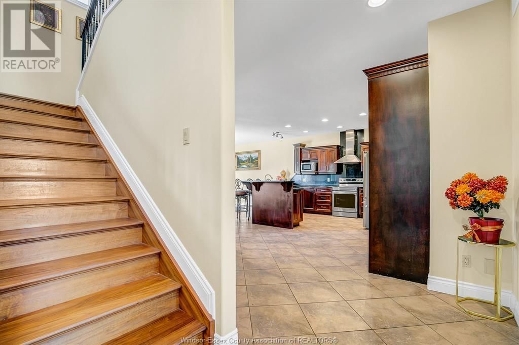 425 COUNTRY CLUB DRIVE Image 18