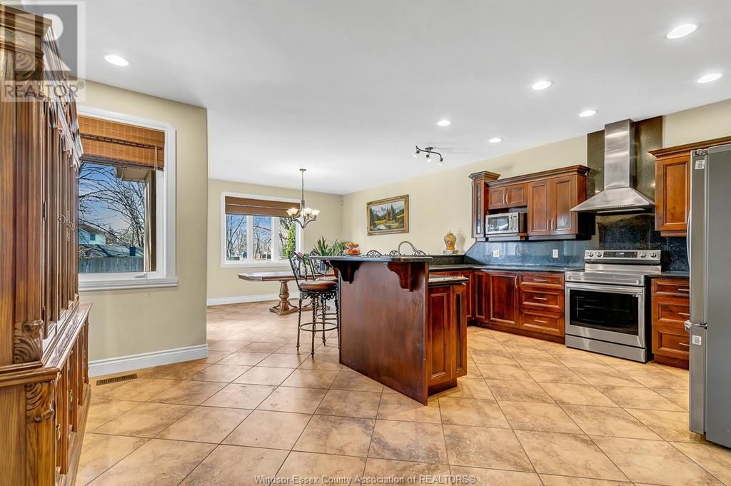 425 COUNTRY CLUB DRIVE Image 19