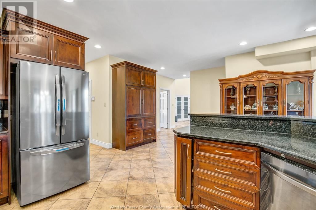 425 COUNTRY CLUB DRIVE Image 21