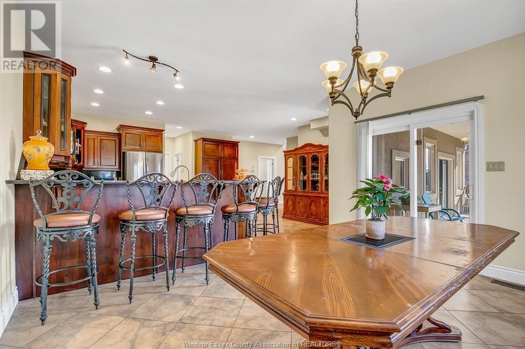 425 COUNTRY CLUB DRIVE Image 22