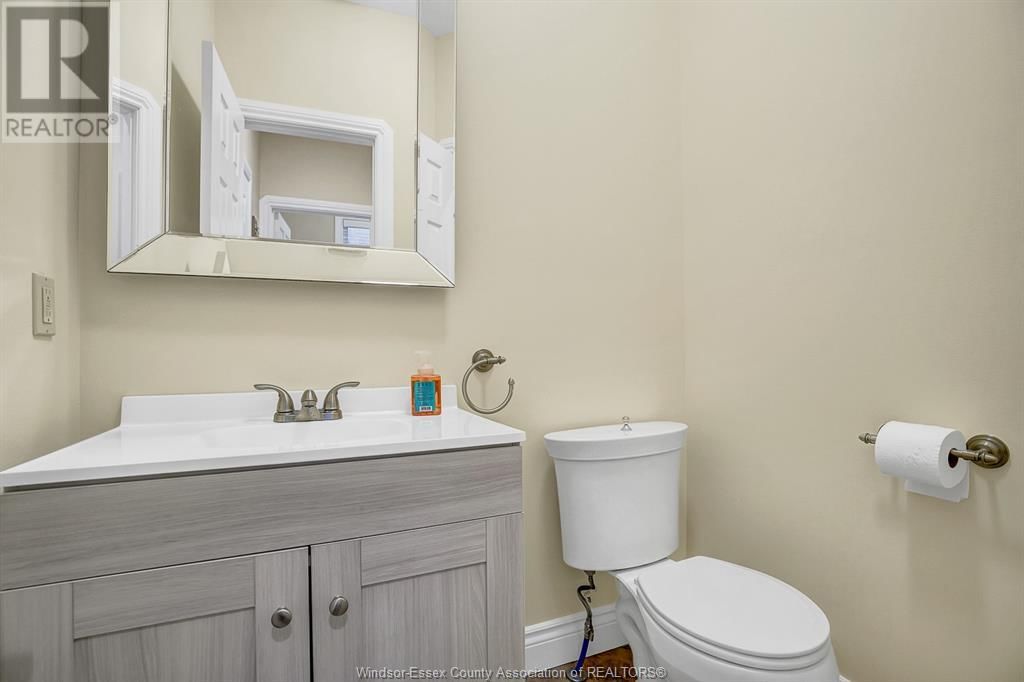425 COUNTRY CLUB DRIVE Image 24