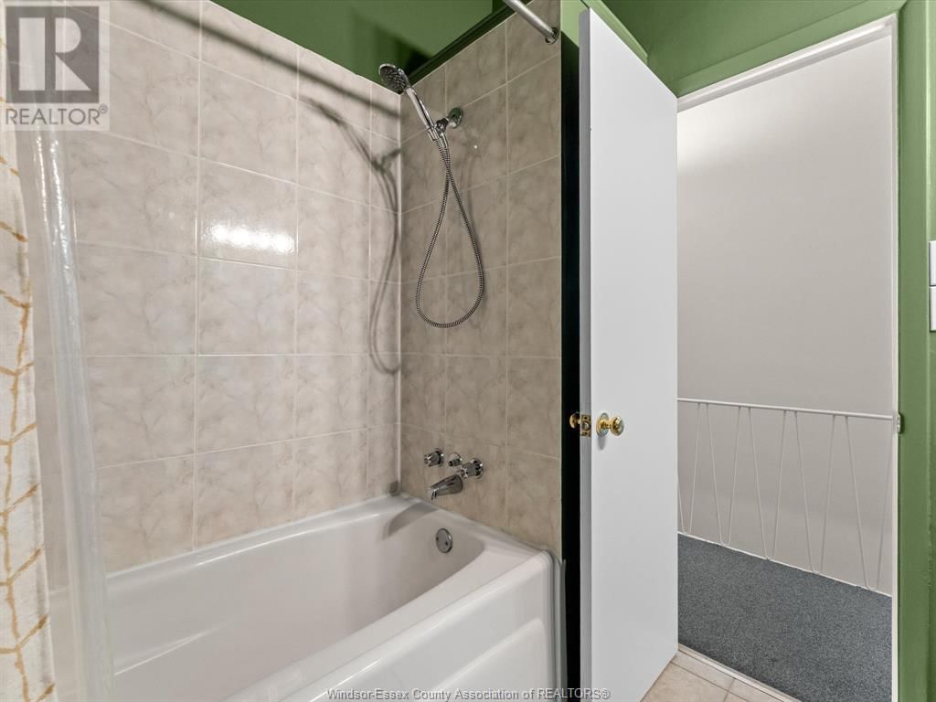 6 - 8406 LITTLE RIVER ROAD Image 18
