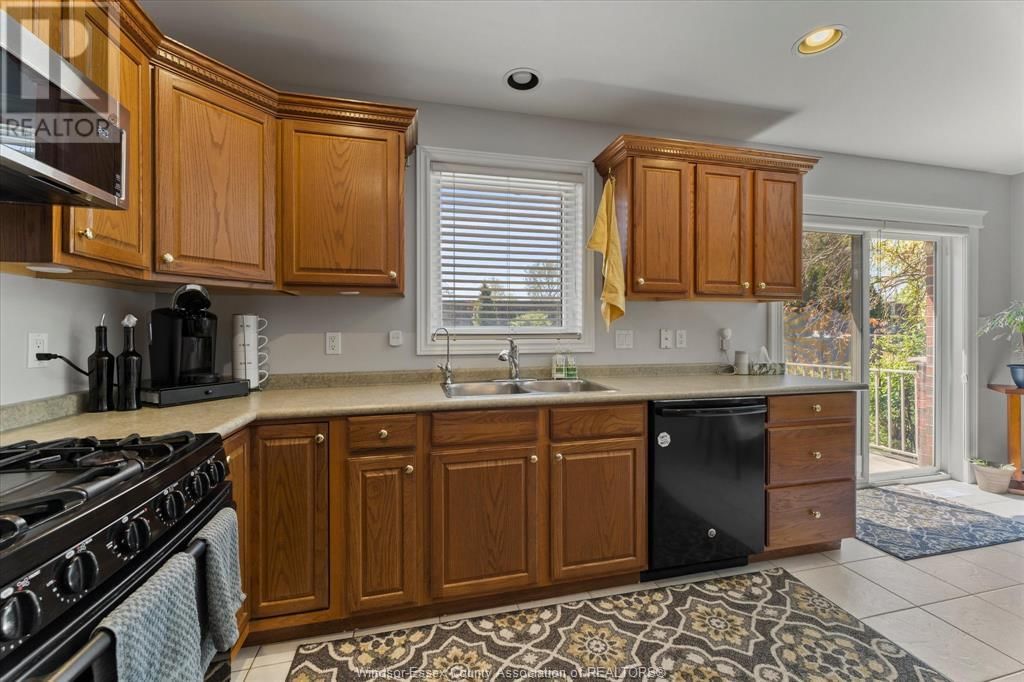 692 GEORGE KENNEDY WAY Image 10