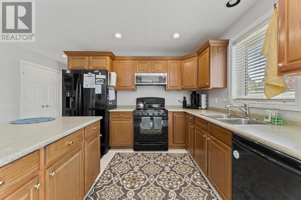 692 GEORGE KENNEDY WAY Image 11