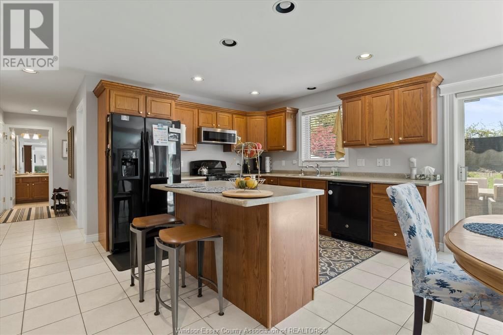 692 GEORGE KENNEDY WAY Image 12