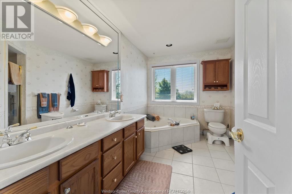 692 GEORGE KENNEDY WAY Image 24