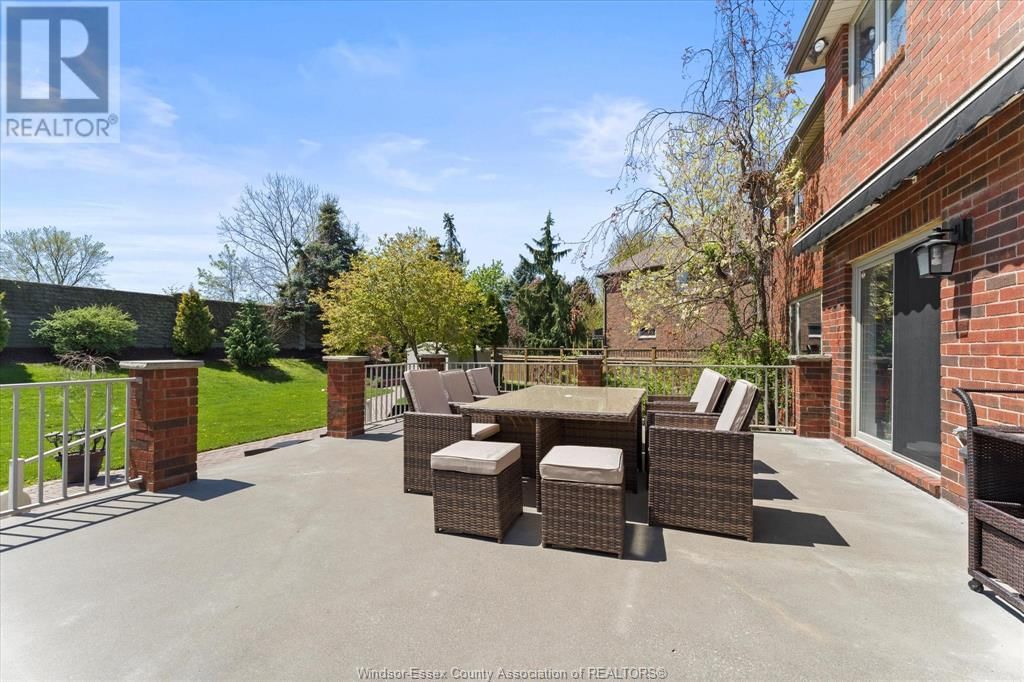 692 GEORGE KENNEDY WAY Image 32