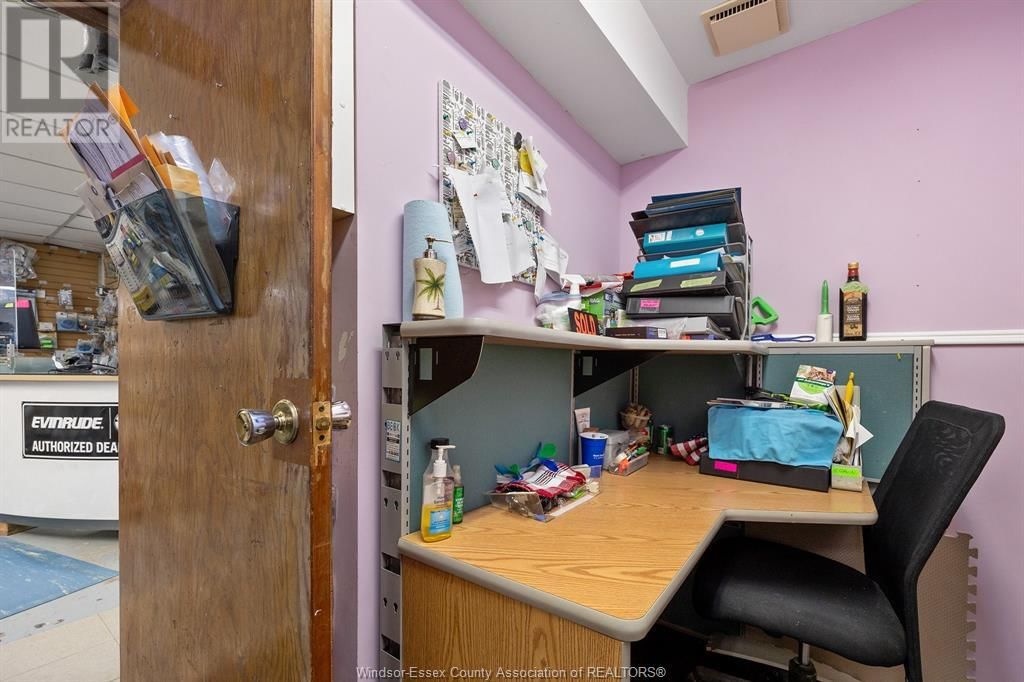 7565 TECUMSEH ROAD Image 21