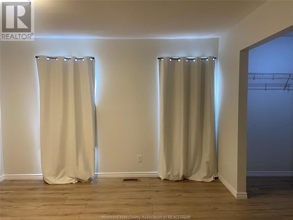 984 ELLROSE AVENUE Image 11