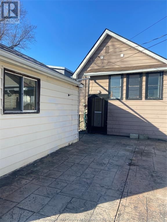 984 ELLROSE AVENUE Image 18