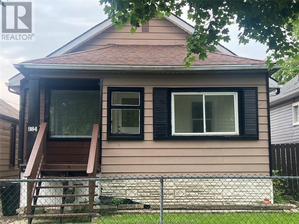 984 ELLROSE AVENUE Image 19