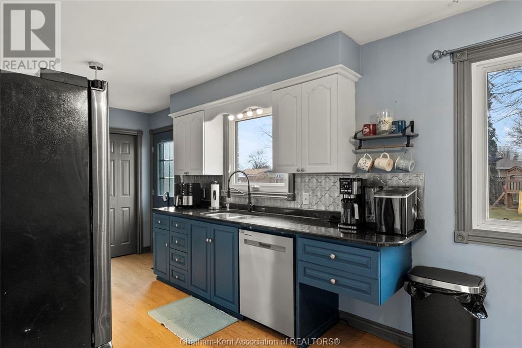 27 LILLIAN STREET Image 12