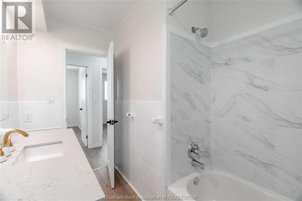 39 ALDEN STREET Image 16