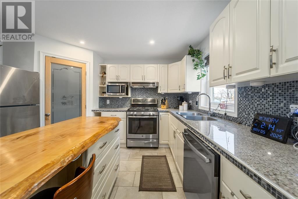 110 WELLINGTON STREET Image 10