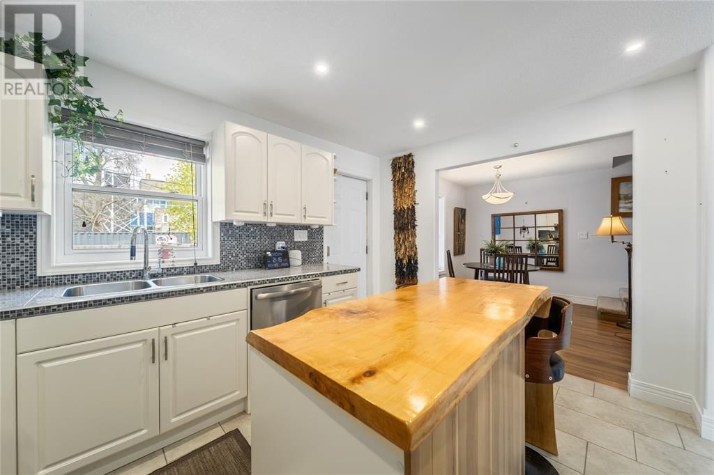 110 WELLINGTON STREET Image 11