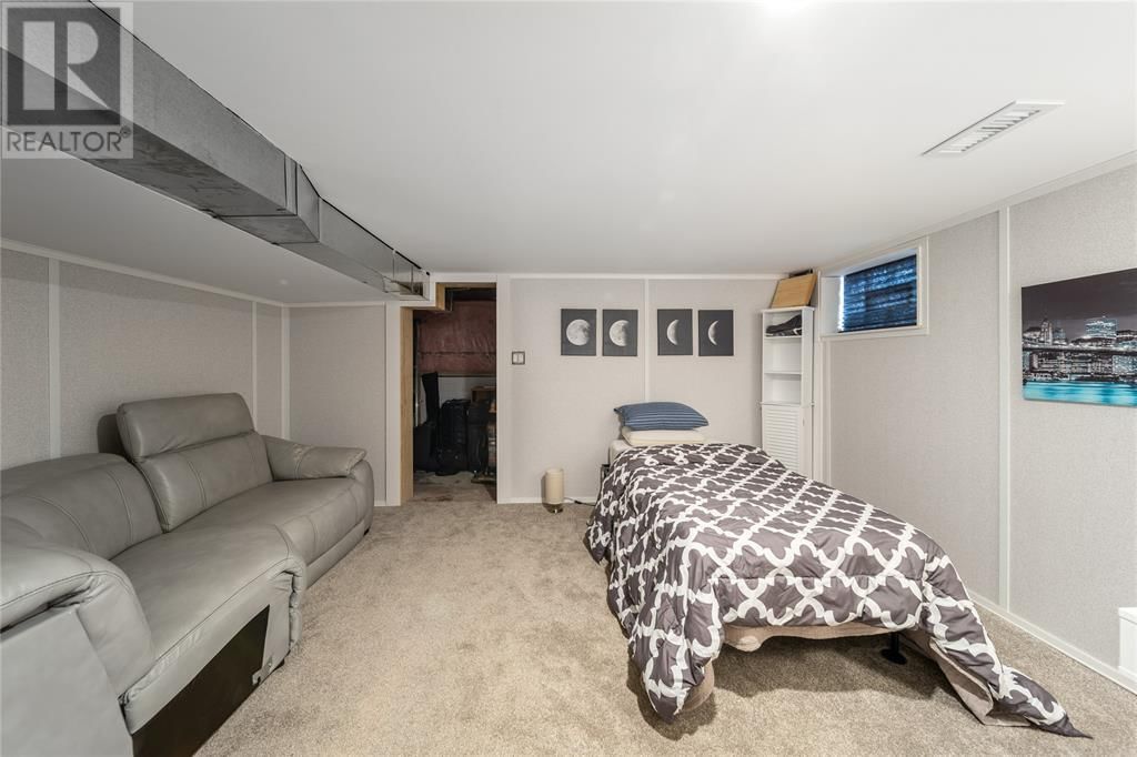 110 WELLINGTON STREET Image 16