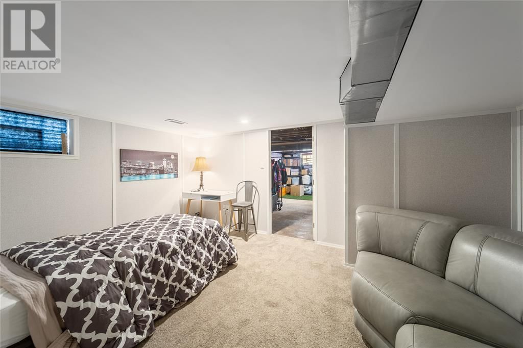 110 WELLINGTON STREET Image 17