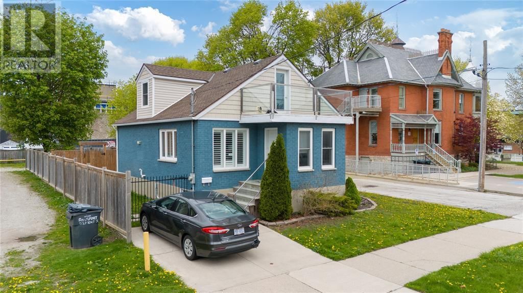 110 WELLINGTON STREET Image 2