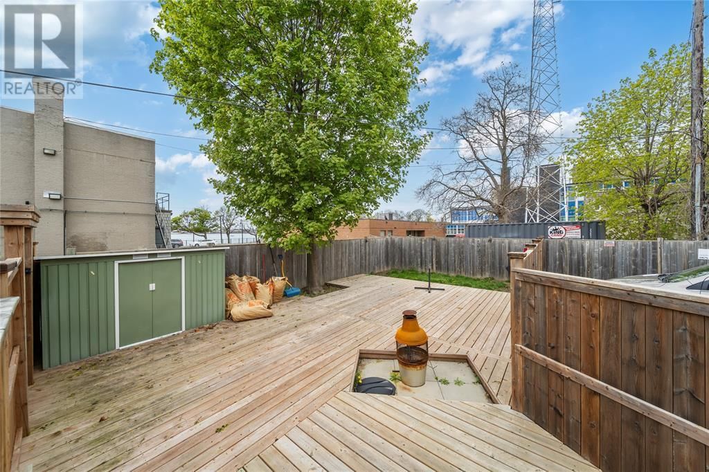110 WELLINGTON STREET Image 23