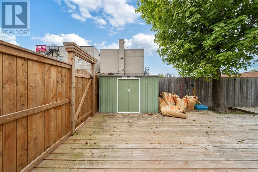110 WELLINGTON STREET Image 25