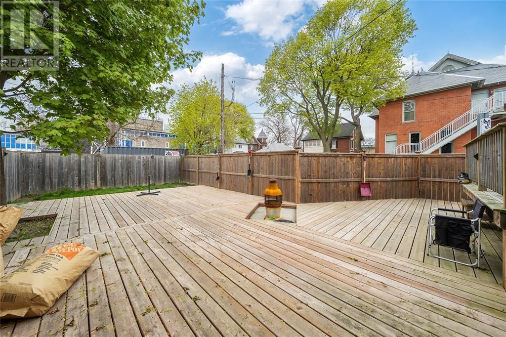 110 WELLINGTON STREET Image 26