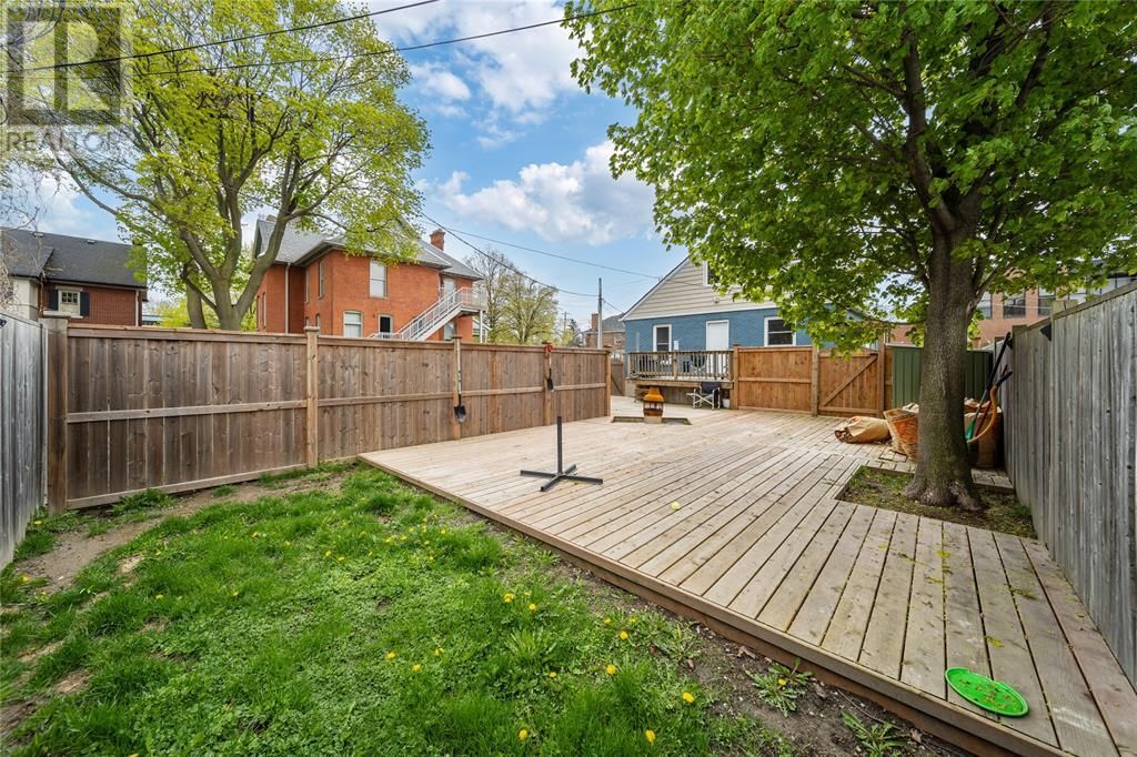 110 WELLINGTON STREET Image 27