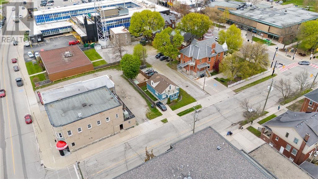 110 WELLINGTON STREET Image 28