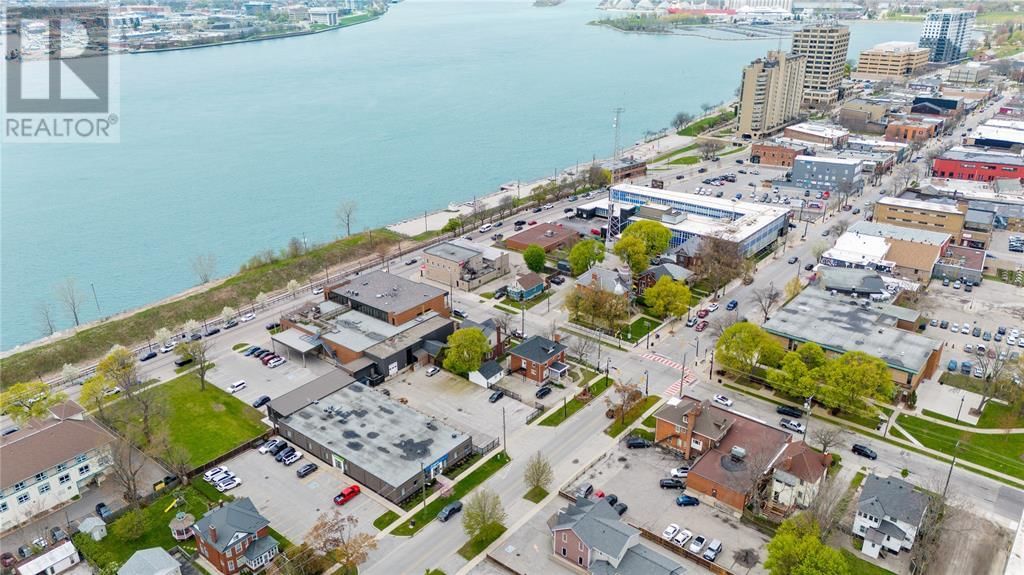 110 WELLINGTON STREET Image 30