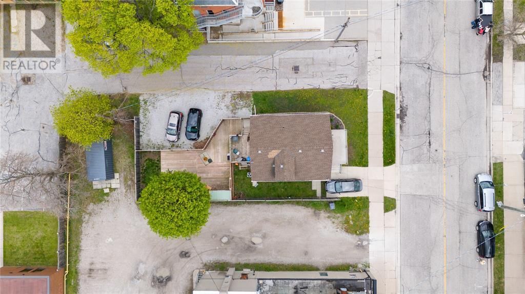 110 WELLINGTON STREET Image 33