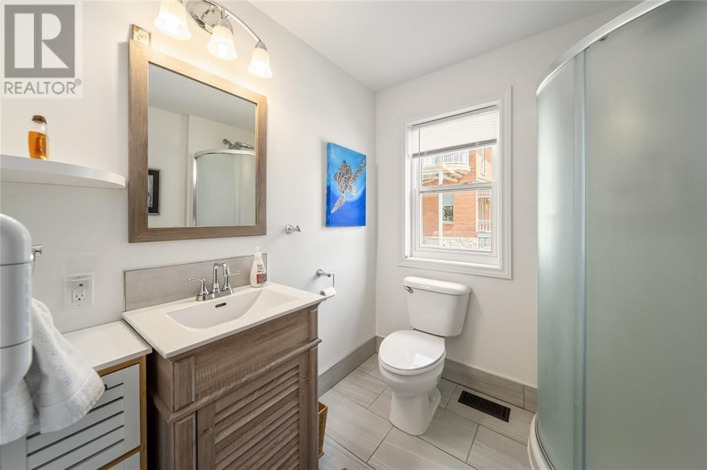 110 WELLINGTON STREET Image 7
