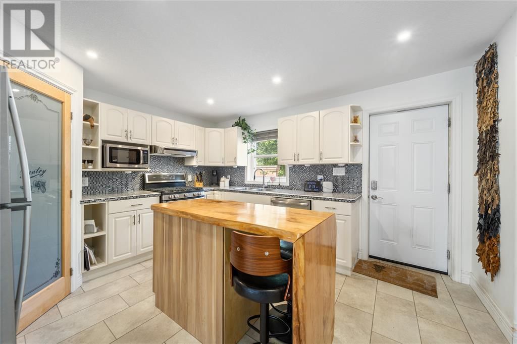 110 WELLINGTON STREET Image 8