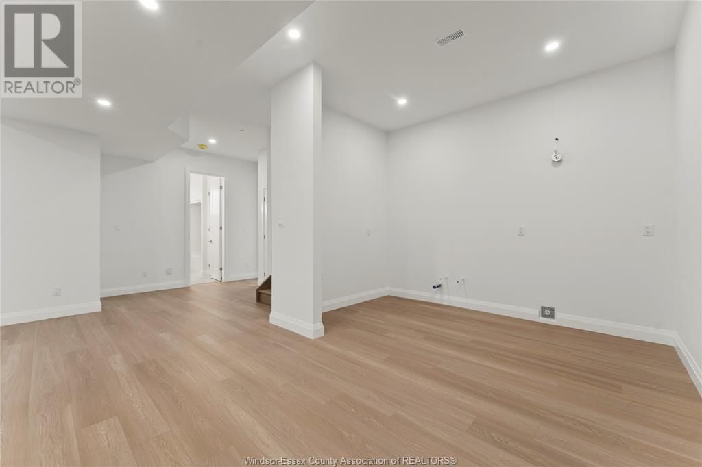 8304 ANNIE Image 22