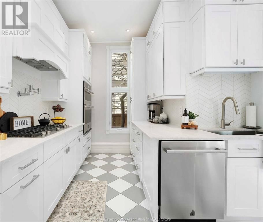 719 VICTORIA AVENUE Image 15