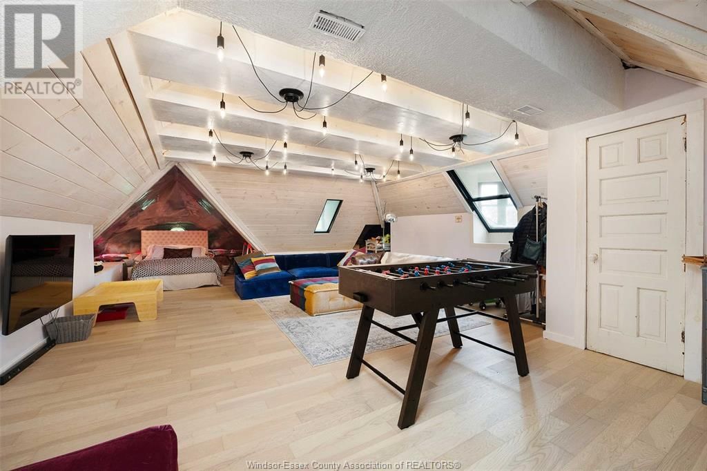 719 VICTORIA AVENUE Image 23