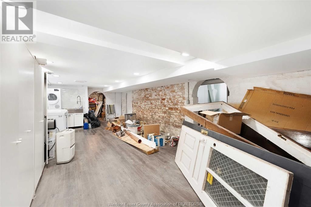 719 VICTORIA AVENUE Image 30