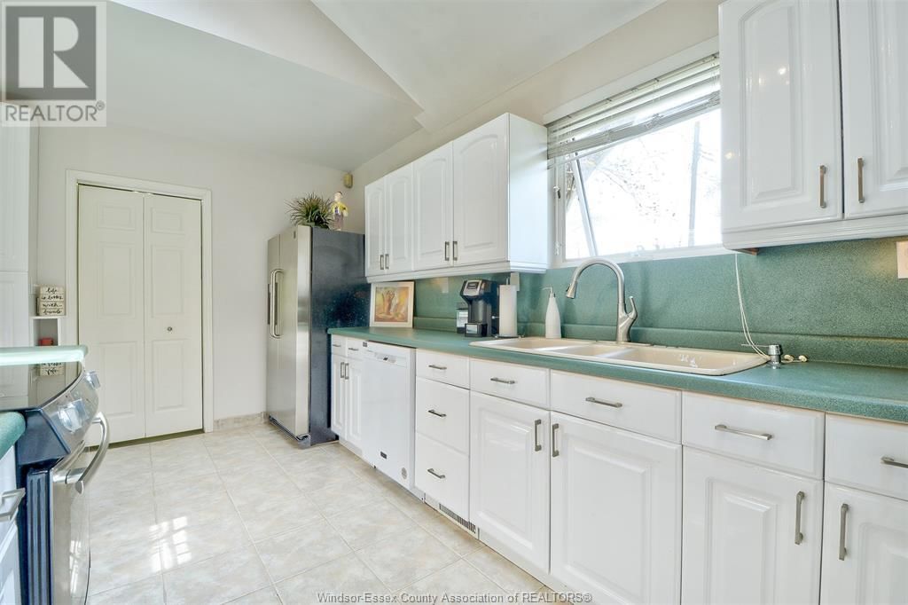 136 LINCOLN COURT Image 21