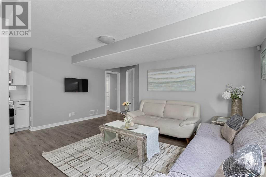 1535 MAPLE AVENUE Image 31