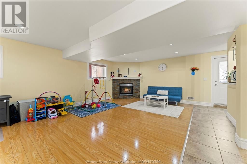 4714 PERIWINKLE CRESCENT Image 26