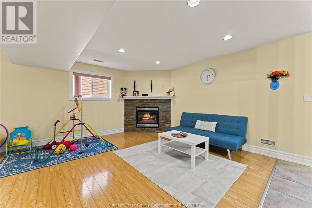 4714 PERIWINKLE CRESCENT Image 27