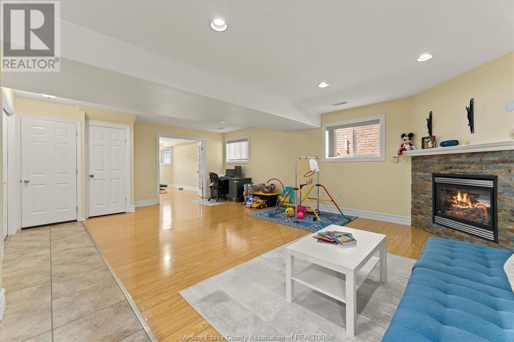 4714 PERIWINKLE CRESCENT Image 28