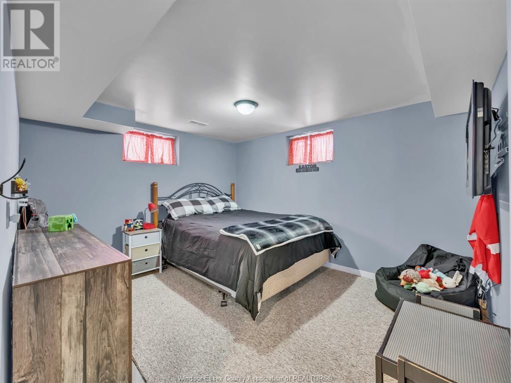 11 COLLEGE Image 33