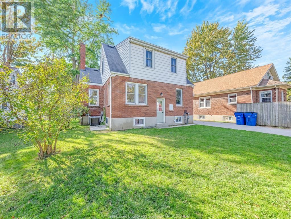 11 COLLEGE Image 8