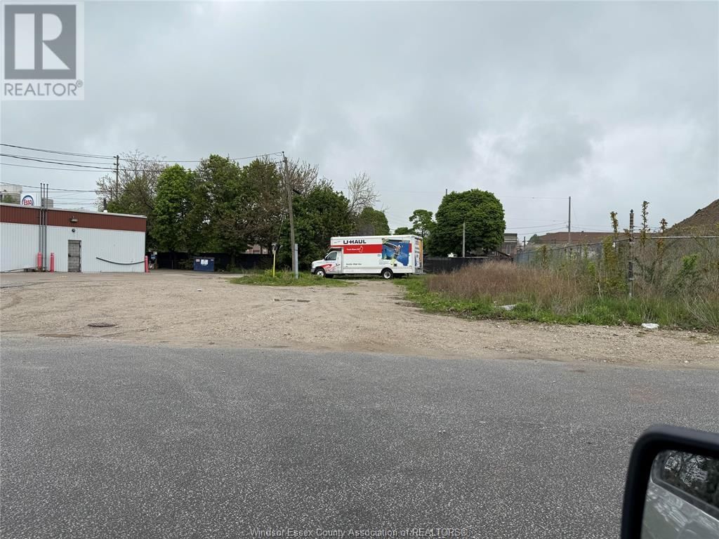 3511 WYANDOTTE STREET EAST Image 10