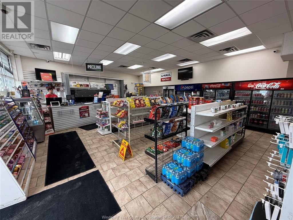 3511 WYANDOTTE STREET EAST Image 6