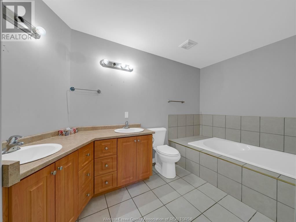4 - 32 ROBSON Image 24