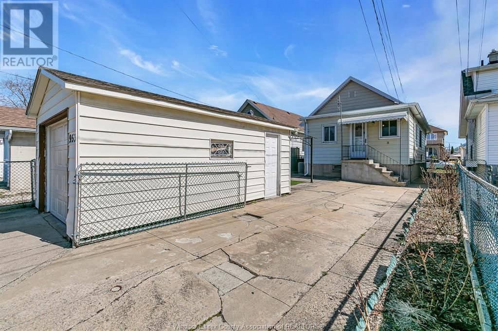 953 MARENTETTE AVENUE Image 28