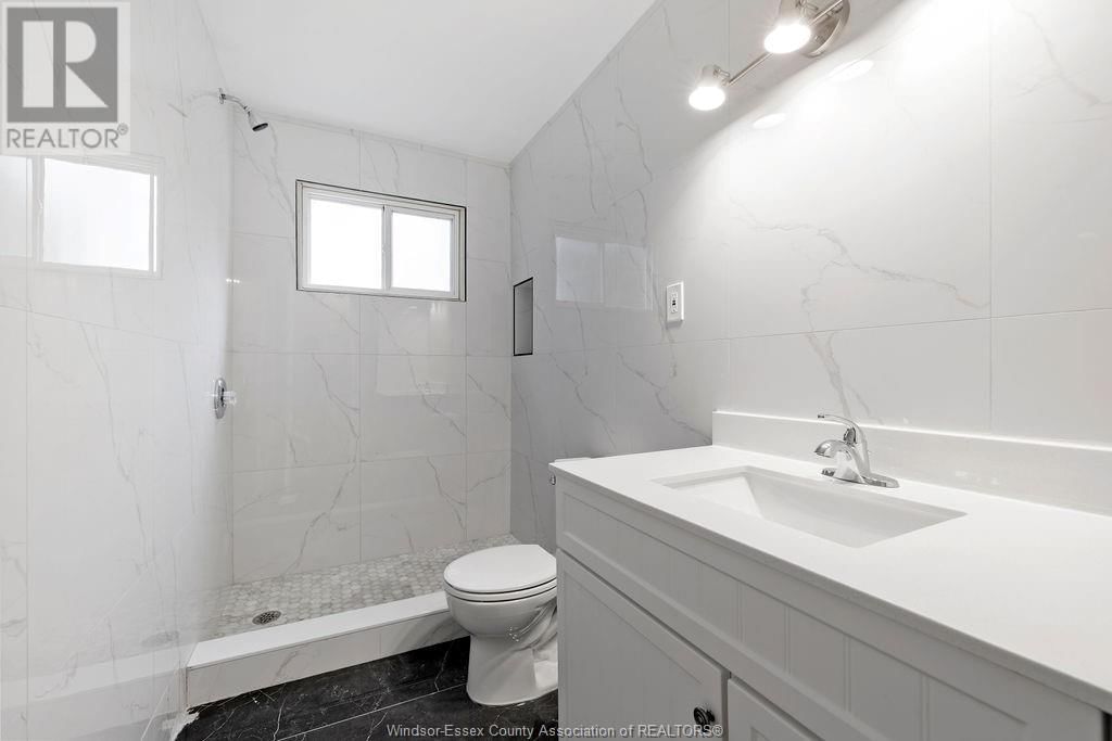 5440 LYNDON Image 12