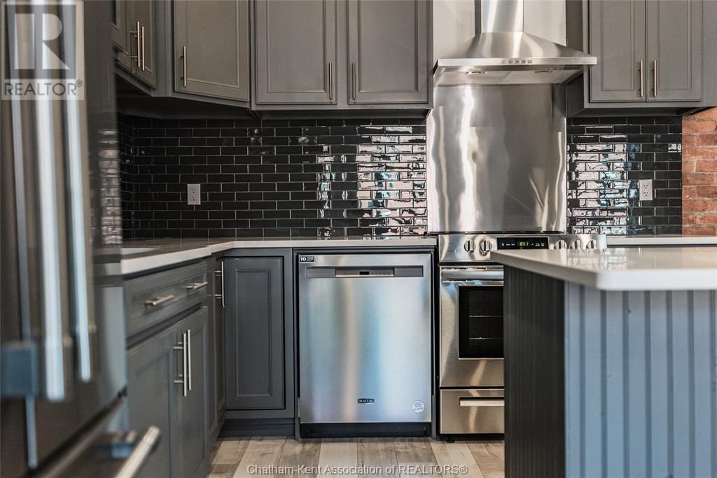 2A - 210 KING STREET WEST Image 16